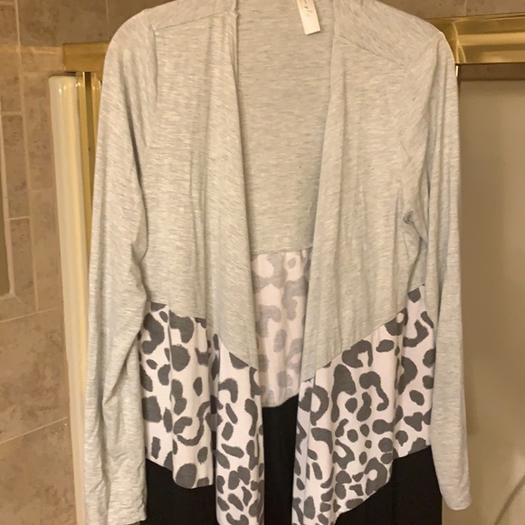 Asymmetrical leopard black white grey cardigan size M medium - Picture 3 of 4